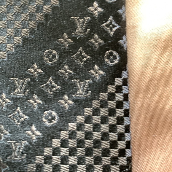 Louis Vuitton tie - Picture 4 of 6